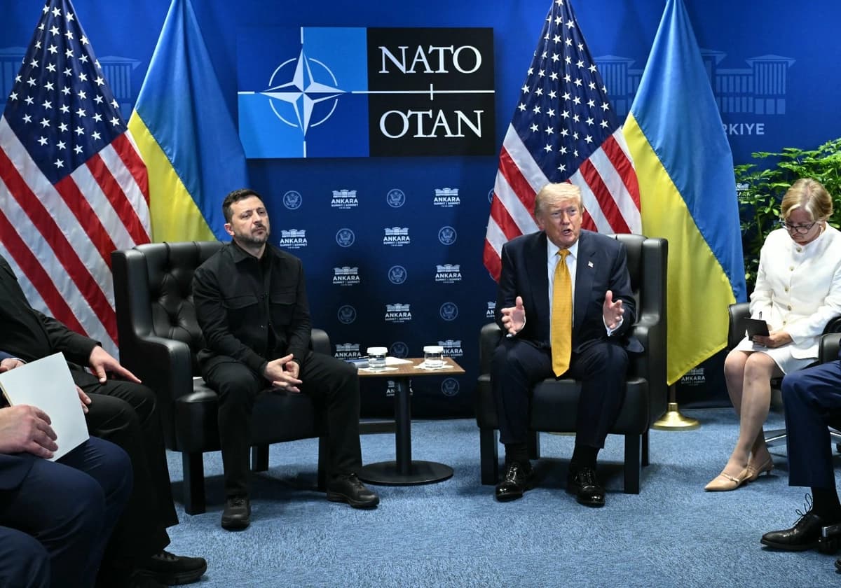El presidente Volodímir Zelenski (izquierda) se reúne con el presidente estadounidense Donald Trump en el marco de la Cumbre de la OTAN en el Complejo Presidencial de Bestepe en Ankara, Turquía, el 8 de julio de 2026. (Saul Loeb/AFP vía Getty Images).