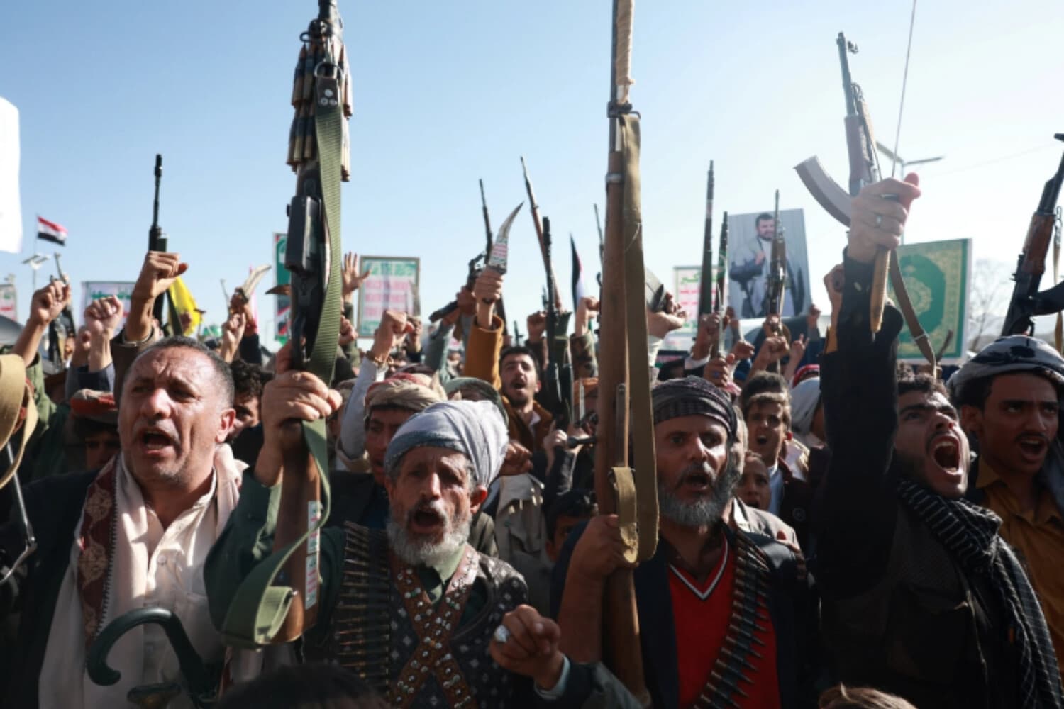 Partidarios de los hutíes se manifiestan para mostrar su apoyo al movimiento mientras se intensifican los combates en varios frentes yemeníes, en Saná, Yemen, el 9 de octubre de 2026. (Mohammed al-Mahdi/Reuters).