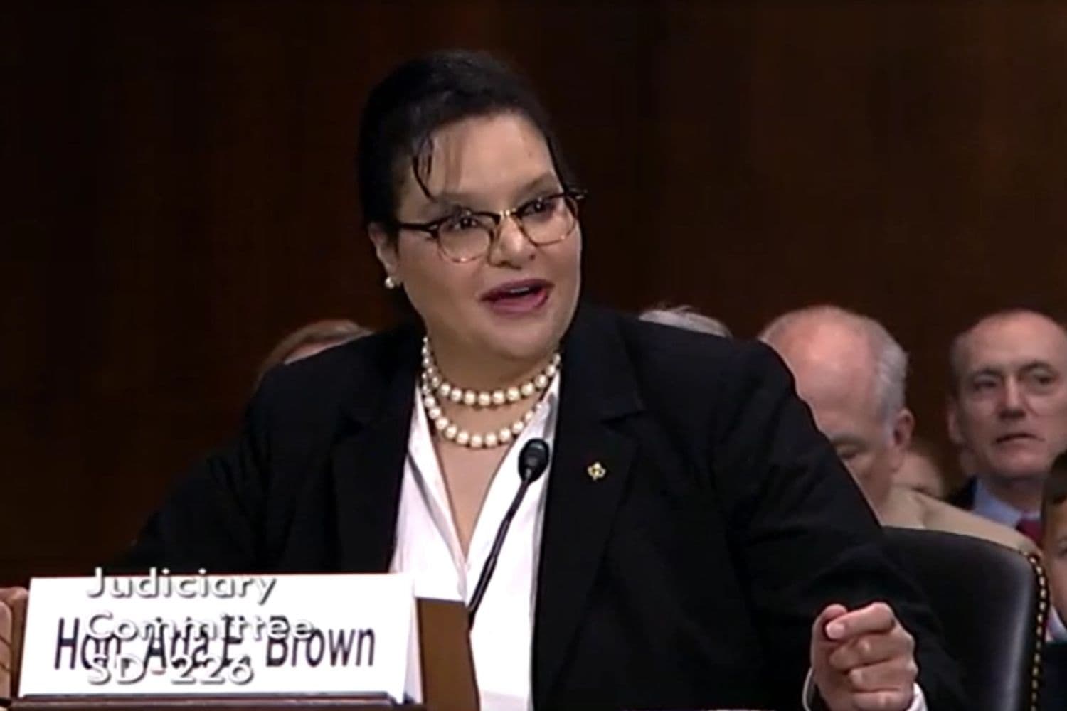 La jueza federal de distrito Ada Brown durante su audiencia de confirmación en 2019. (Comité Judicial del Senado vía The Epoch Times)