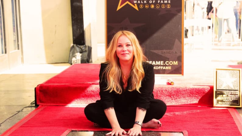 Christina Applegate afirma que le diagnosticaron erróneamente esclerosis múltiple