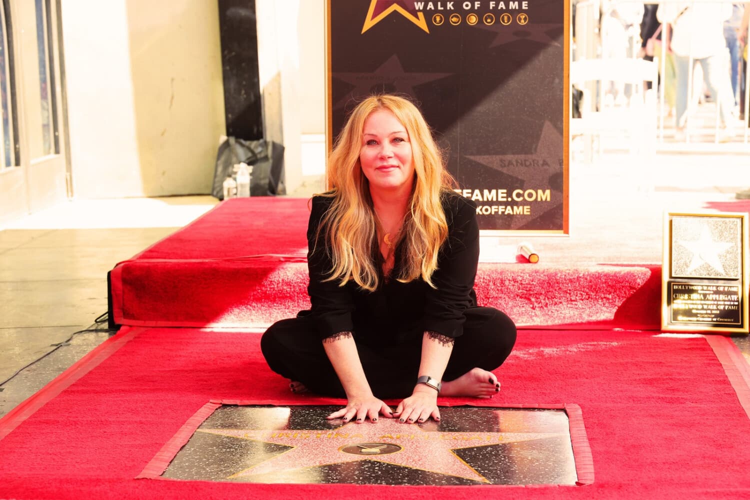 Christina Applegate asiste a una ceremonia en su honor para la entrega de una estrella en el Paseo de la Fama de Hollywood el 14 de noviembre de 2022 en Los Ángeles, California. (Emma McIntyre/Getty Images para Netflix)