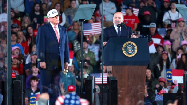 Trump y Lutnick anuncian inversiones en semiconductores en Carolina del Norte