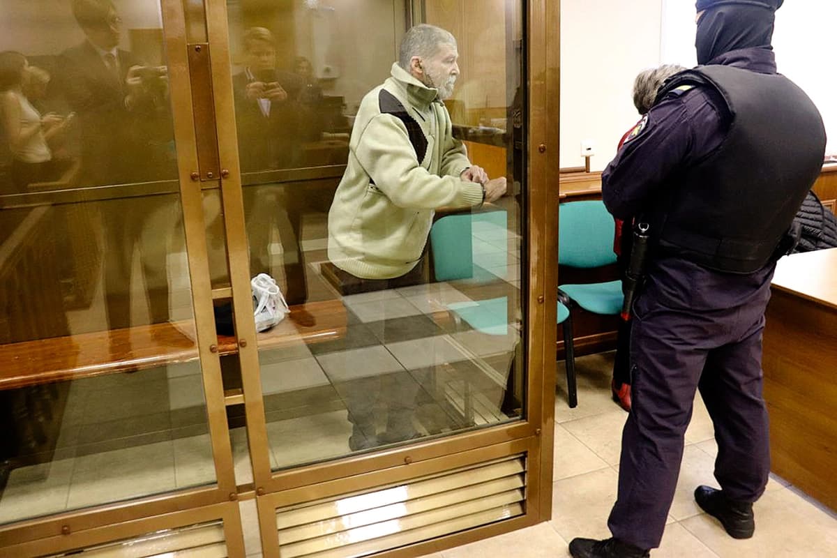 Stephen Hubbard, ciudadano estadounidense acusado de luchar como mercenario en Ucrania contra Rusia, en el Tribunal Municipal de Moscú el 7 de octubre de 2024. (Servicio de prensa del Tribunal Municipal de Moscú vía AP)