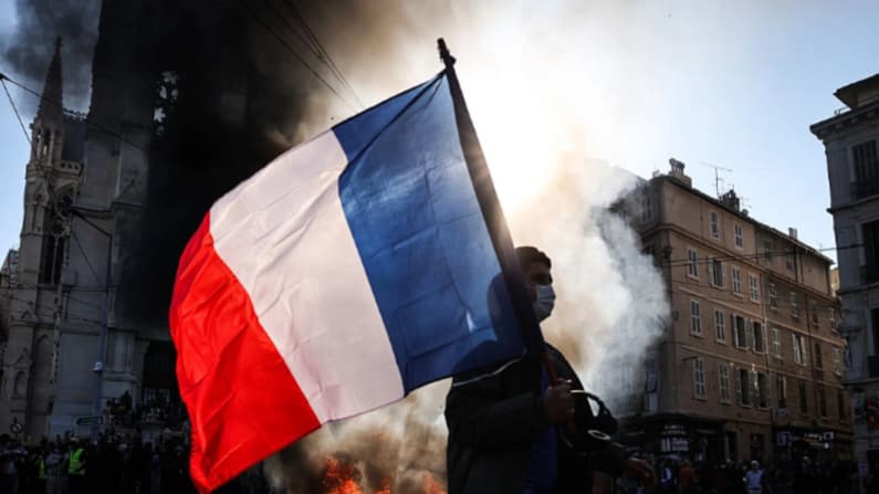 Francia desplegará al ejército tras fallos en respuesta a los disturbios, admite primer ministro