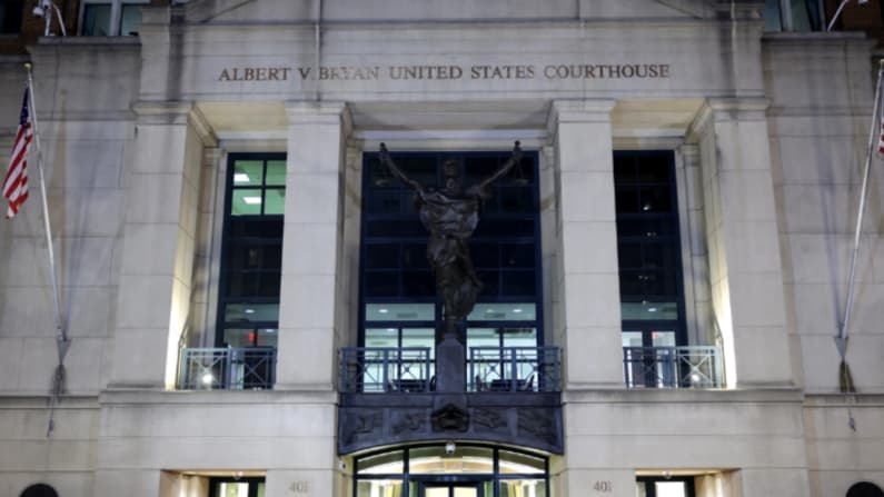 FBI investiga artefacto incendiario lanzado contra un edificio del ICE en Atlanta