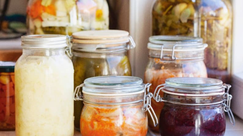 Por qué algunas verduras fermentadas se asocian con el cáncer de estómago