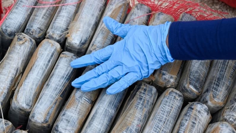 Costa Rica extradita a EE. UU. a tres mexicanos acusados de traficar vía marítima 840 kg de cocaína