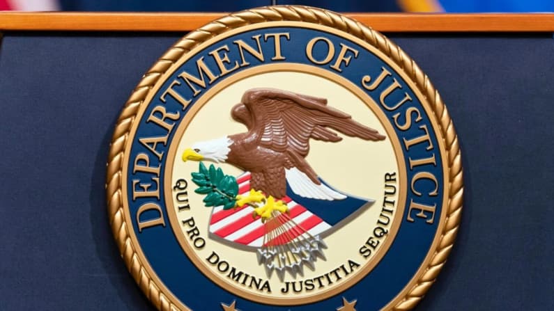 6 personas acusadas de integrar una red de matrimonios fraudulentos con inmigrantes en Massachusetts