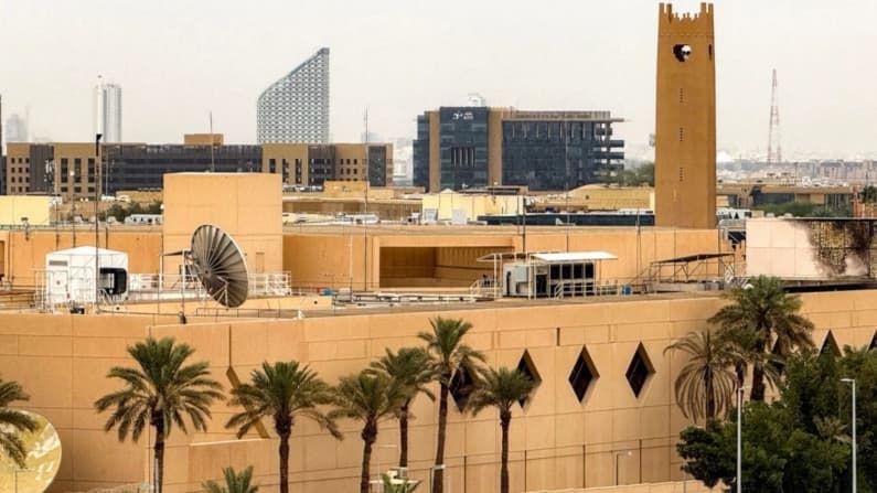 Estados Unidos ordena a personal de su embajada que abandonen Arabia Saudita por ataques de los hutíes