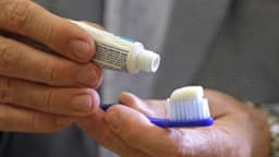Retiran más de 4.3 millones de tubos de crema dental, incluida una marca infantil