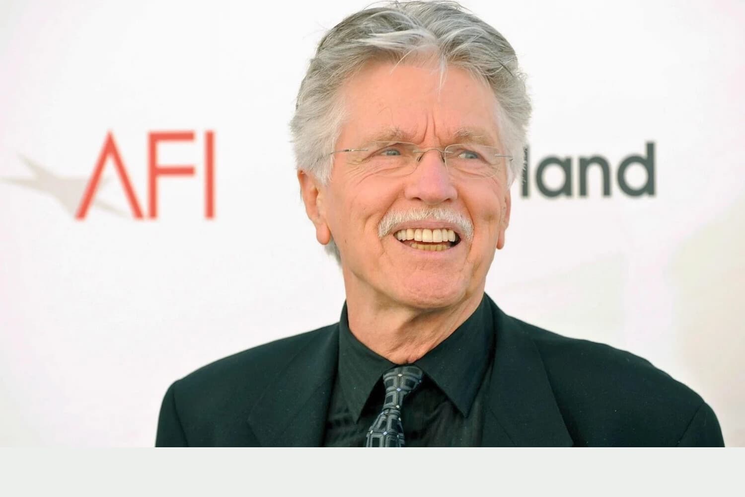 Tom Skerritt en la ceremonia de entrega del Premio AFI a la Trayectoria, en honor a Shirley MacLaine, celebrada en Culver City, California, el 7 de junio de 2012. (Jordan Strauss/Invision/AP).