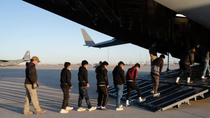 Administración de Trump deportó a 980,000 en sus primeros 18 meses