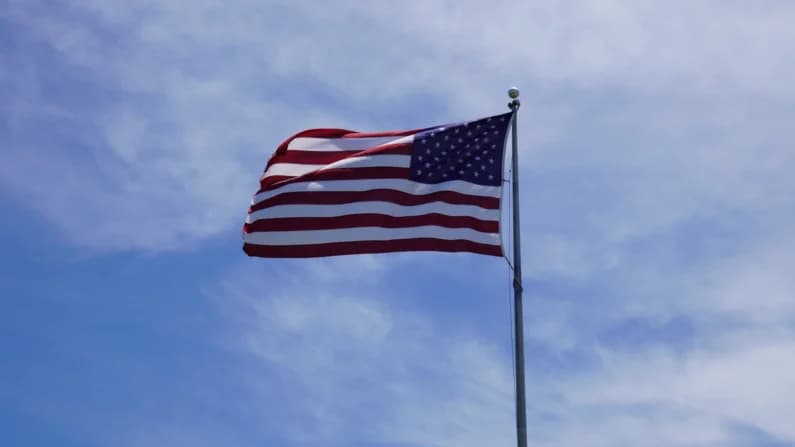 Expulsada de la iglesia por defender el patriotismo