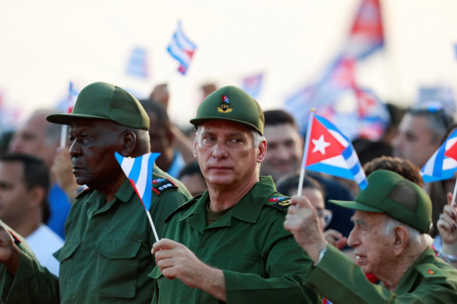 El líder cubano Miguel Díaz-Canel en una manifestación convocada por las autoridades cubanas para protestar contra las políticas estadounidenses hacia la isla, incluyendo la acusación contra el expresidente, en La Habana, Cuba, el 22 de mayo de 2026. (Norlys Pérez/Reuters)