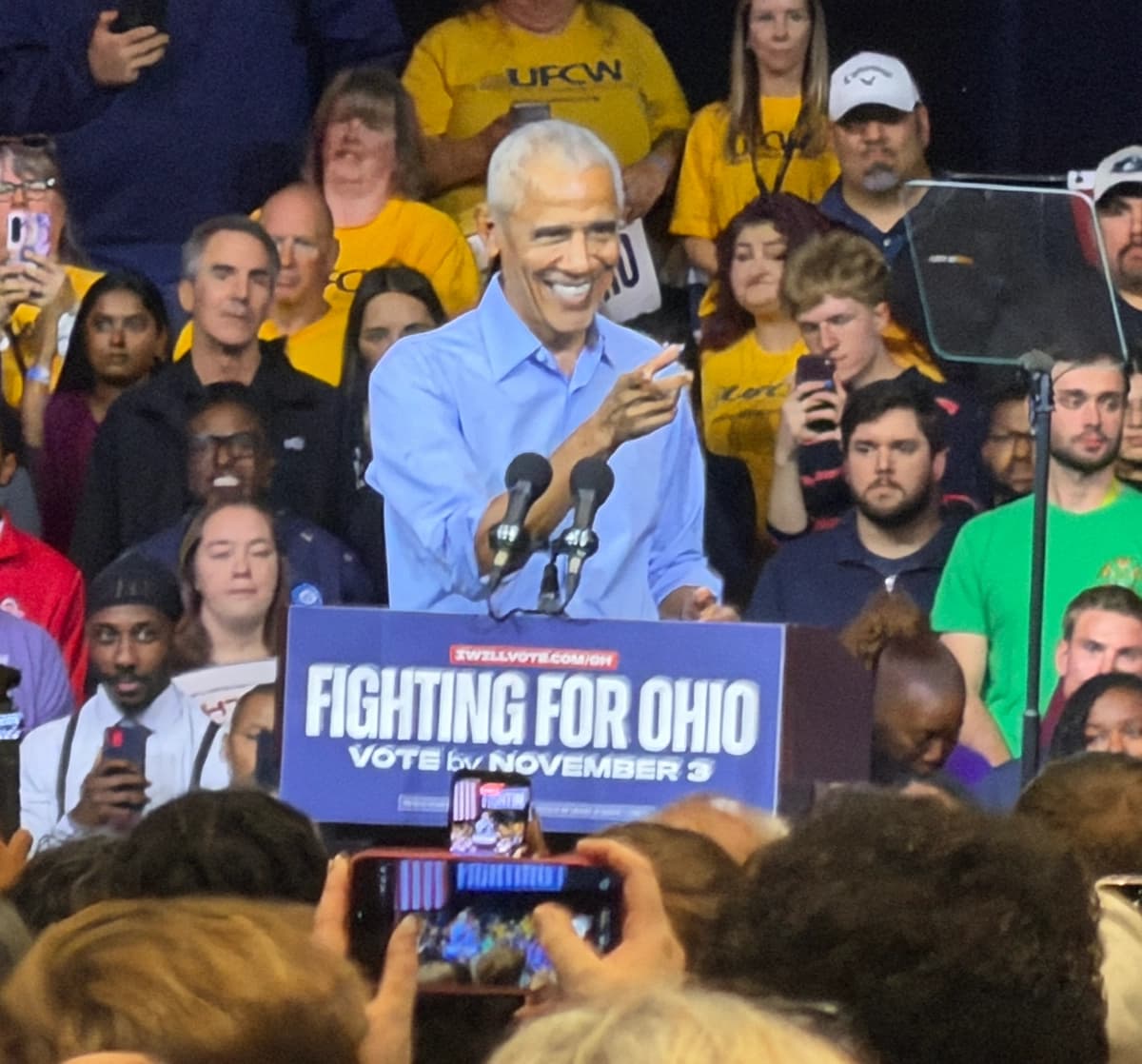 El expresidente Barack Obama, del Partido Demócrata, interviene durante un mitin para animar a votar a favor de los candidatos demócratas de Ohio en Cleveland, Ohio, el 24 de octubre de 2026. (Janice Hisle/The Epoch Times)