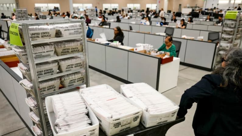 DOJ da 48 horas a funcionarios electorales de California para verificar ciudadanía de votantes