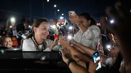 Maria Corina Machado líder venezolana fue recibida por miles de seguidores a su llegada a Caracas