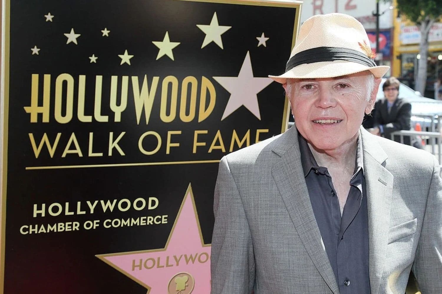 El actor Walter Koenig recibe una estrella en el Paseo de la Fama de Hollywood en California el 10 de septiembre de 2012. (David Livingston/Getty Images)