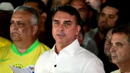 Ordenan a Flavio Bolsonaro entregar pasaporte tras derrota electoral