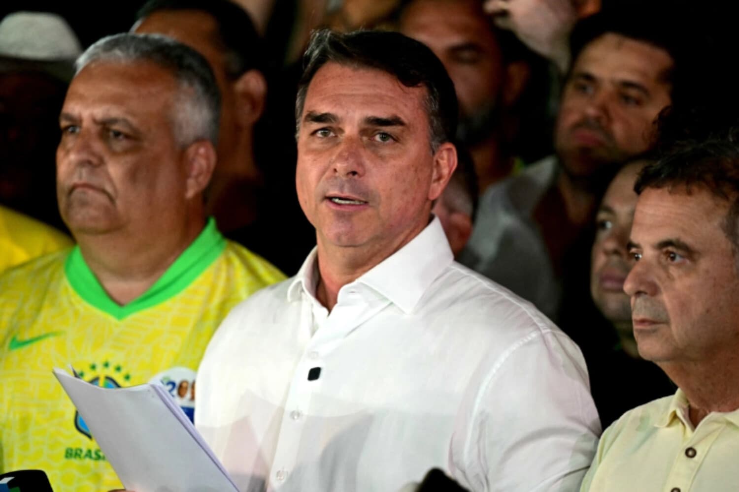 El senador brasileño y candidato presidencial por el Partido Liberal (PL), Flavio Bolsonaro, reacciona tras conocer los resultados de la segunda vuelta de las elecciones presidenciales en Brasilia, Brasil, el 25 de octubre de 2026. (Pablo Porciuncula/AFP vía Getty Images).