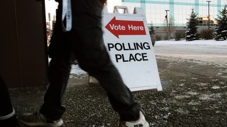 Funcionarios de Alaska piden a la corte desestimar la demanda de Trump sobre el conteo de votos