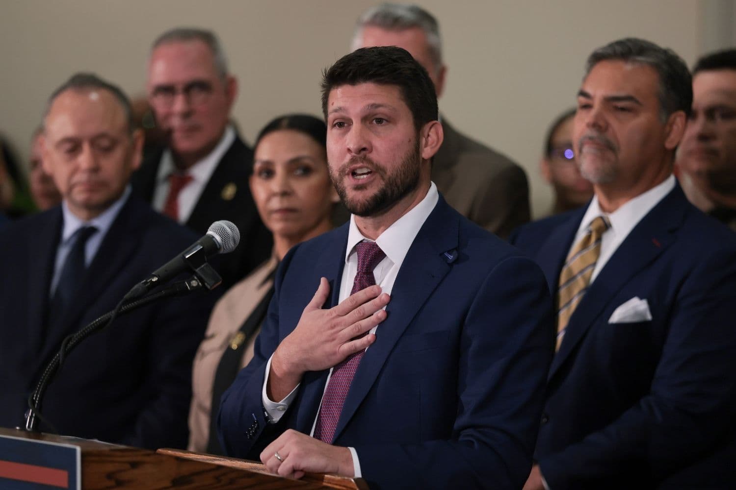 El fiscal general de Florida, James Uthmeier, durante una rueda de prensa celebrada en la Universidad Internacional de Florida el 19 de octubre de 2026 en Miami, Florida. (Joe Raedle/Getty Images)