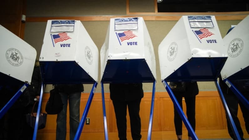 Acusan a 21 latinos de fraude electoral en EE. UU., 9 son mexicanos