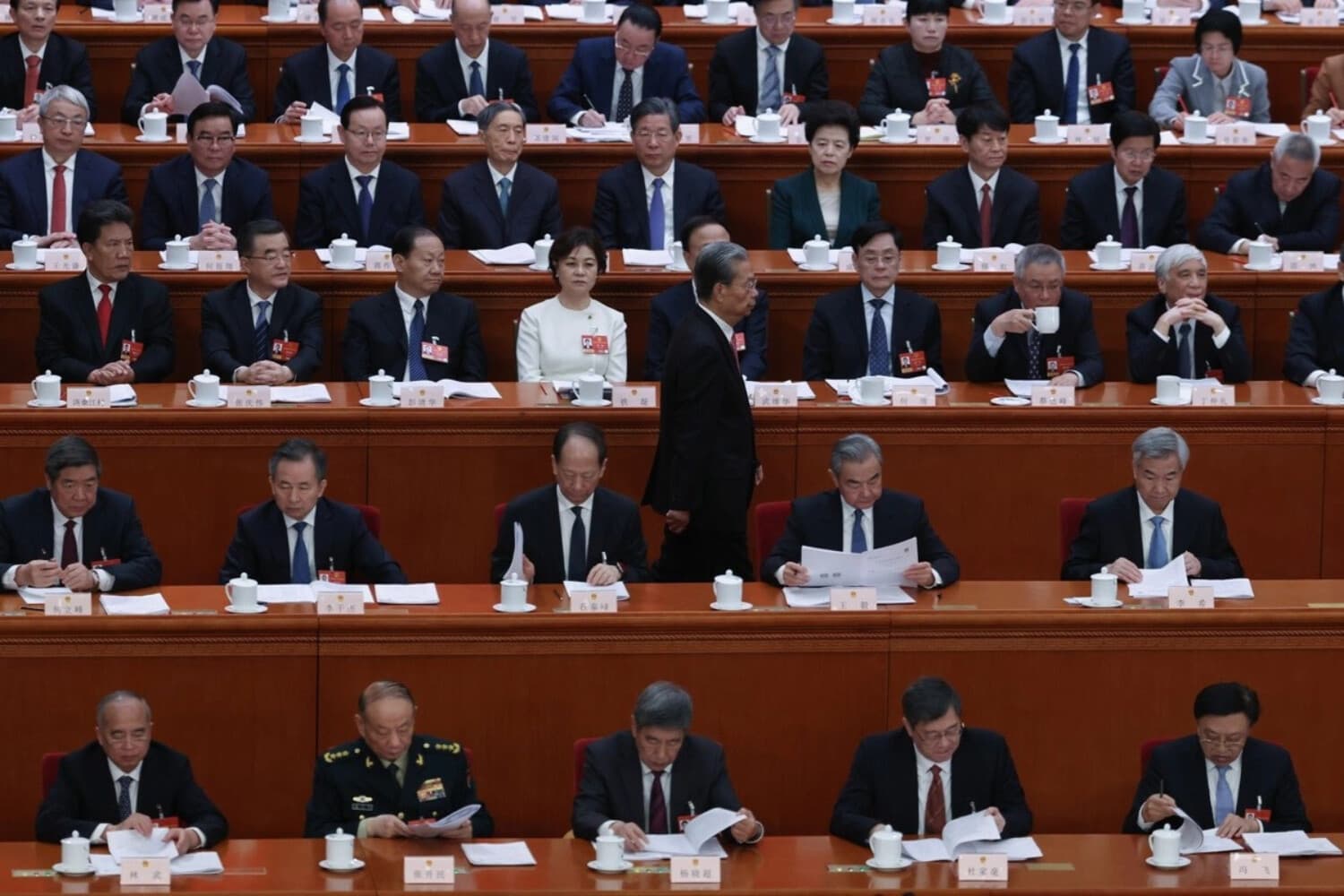 El presidente del Comité Permanente del Congreso Nacional del Pueblo, Zhao Leji (C), en una sesión plenaria del Congreso Nacional del Pueblo de China (CPN) en el Gran Salón del Pueblo en Pekín el 9 de marzo de 2026. (Lintao Zhang /Getty Images).