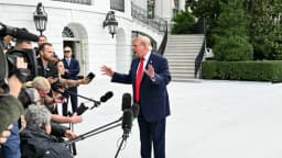 Grupos de Columbia y Yale demandan a Trump por restricciones a periodistas de la Casa Blanca