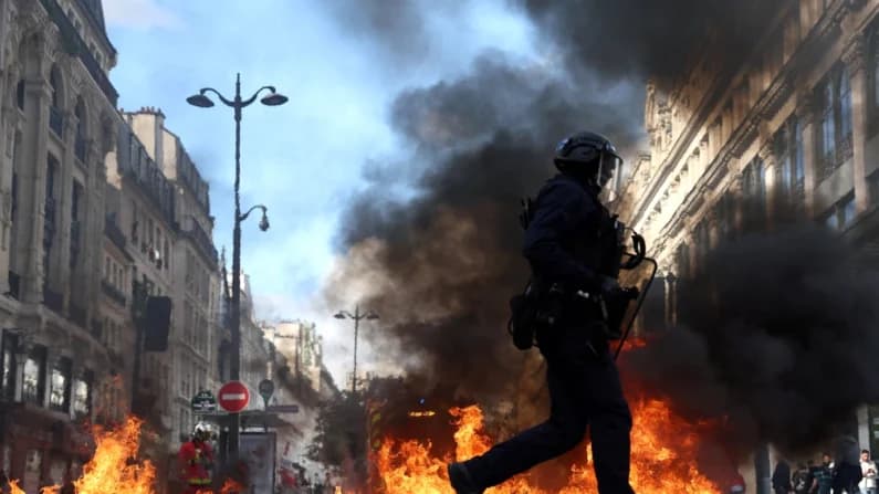 Detrás de los bloqueos y disturbios escolares en Francia se esconde una red de extrema izquierda