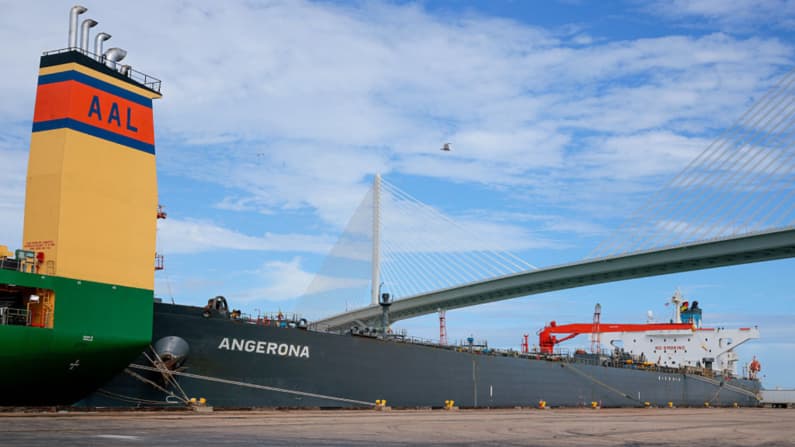 Texas recibe el primer cargamento de petróleo venezolano del acuerdo EE.UU. - NABEP