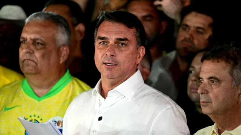 EE. UU. otorga un visado a Flávio Bolsonaro después de que abandonara Brasil