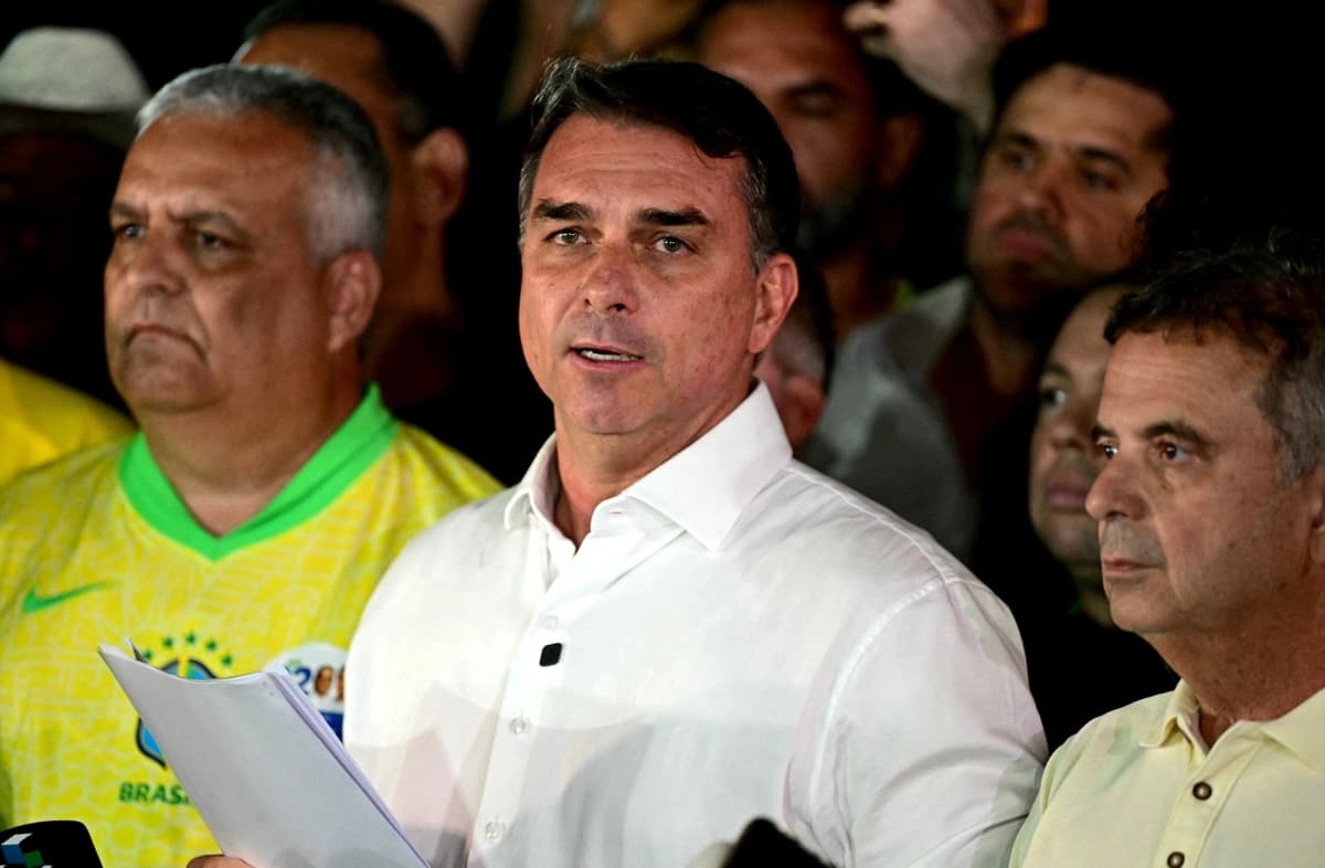 EE. UU. otorga un visado a Flávio Bolsonaro después de que abandonara Brasil