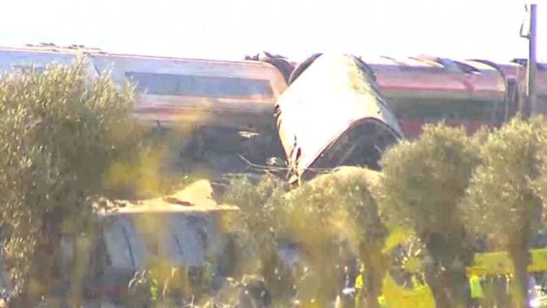 Al menos 30 muertos durante colisión de trenes de alta velocidad en España