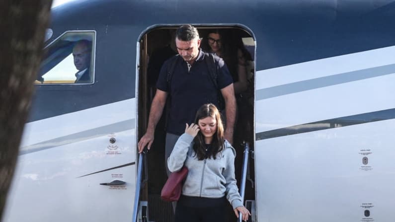 Flávio Bolsonaro llega a Miami tras derrota electoral en Brasil
