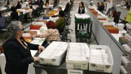 Juez federal niega solicitud del DOJ para aislar papeletas electorales impugnadas de California