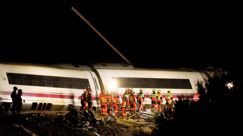 España eleva a 74 el número de muertos por el accidente ferroviario