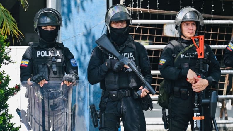 Noboa declara toque de queda en Ecuador y EE. UU. emite alerta de viaje en la región