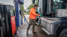 Precios de gasolina, vivienda e intereses: Costo de vida en EE. UU. antes de ecciones de medio mandato