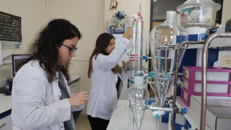 La IA pone al alcance de todos conocimientos peligrosos sobre biología y química, advierten autoridades