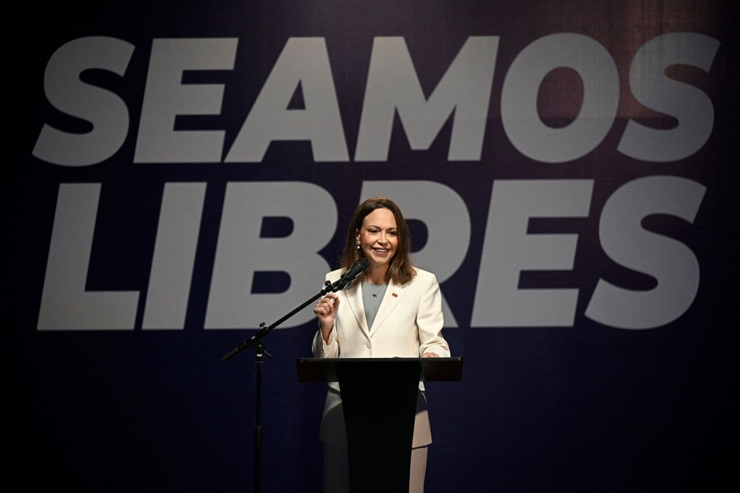 La líder de la oposición venezolana y ganadora del Premio Nobel de la Paz, María Corina Machado, habla durante una conferencia de prensa en la Universidad Católica Andrés Bello, en Caracas, el 29 de octubre de 2026. (Federico PARRA / AFP vía Getty Images)