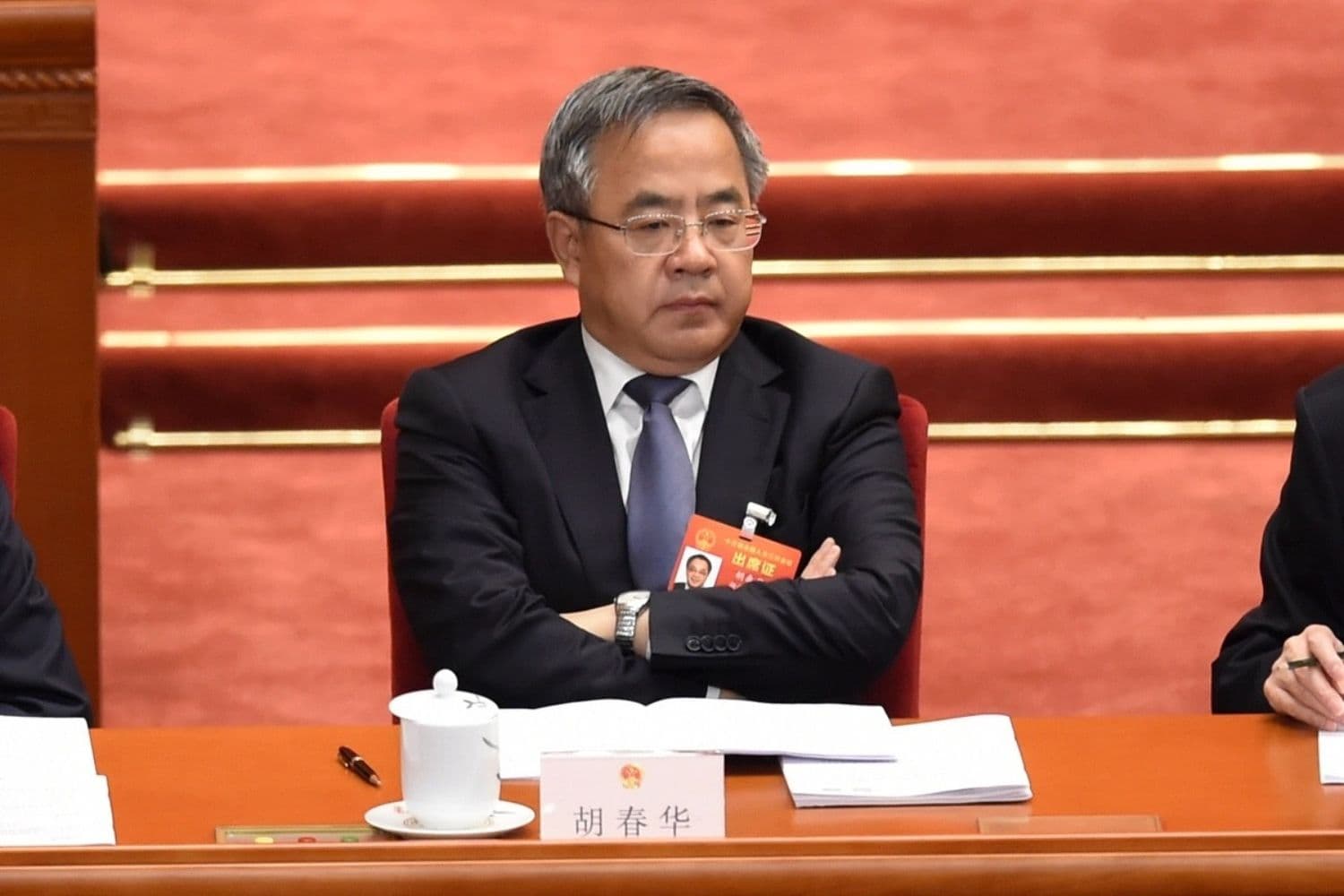 El viceprimer ministro chino Hu Chunhua asiste a la sesión inaugural de la conferencia de la legislatura del régimen, que actúa como mero órgano de ratificación, en Beijing el 5 de marzo de 2019. (Wang Zhao/AFP vía Getty Images)