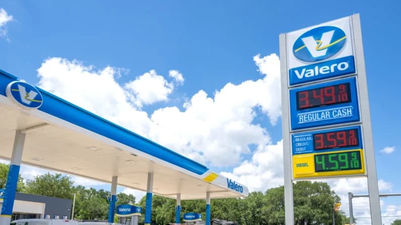 Precios del petróleo se disparan por más incidentes marítimos en el estrecho de Ormuz