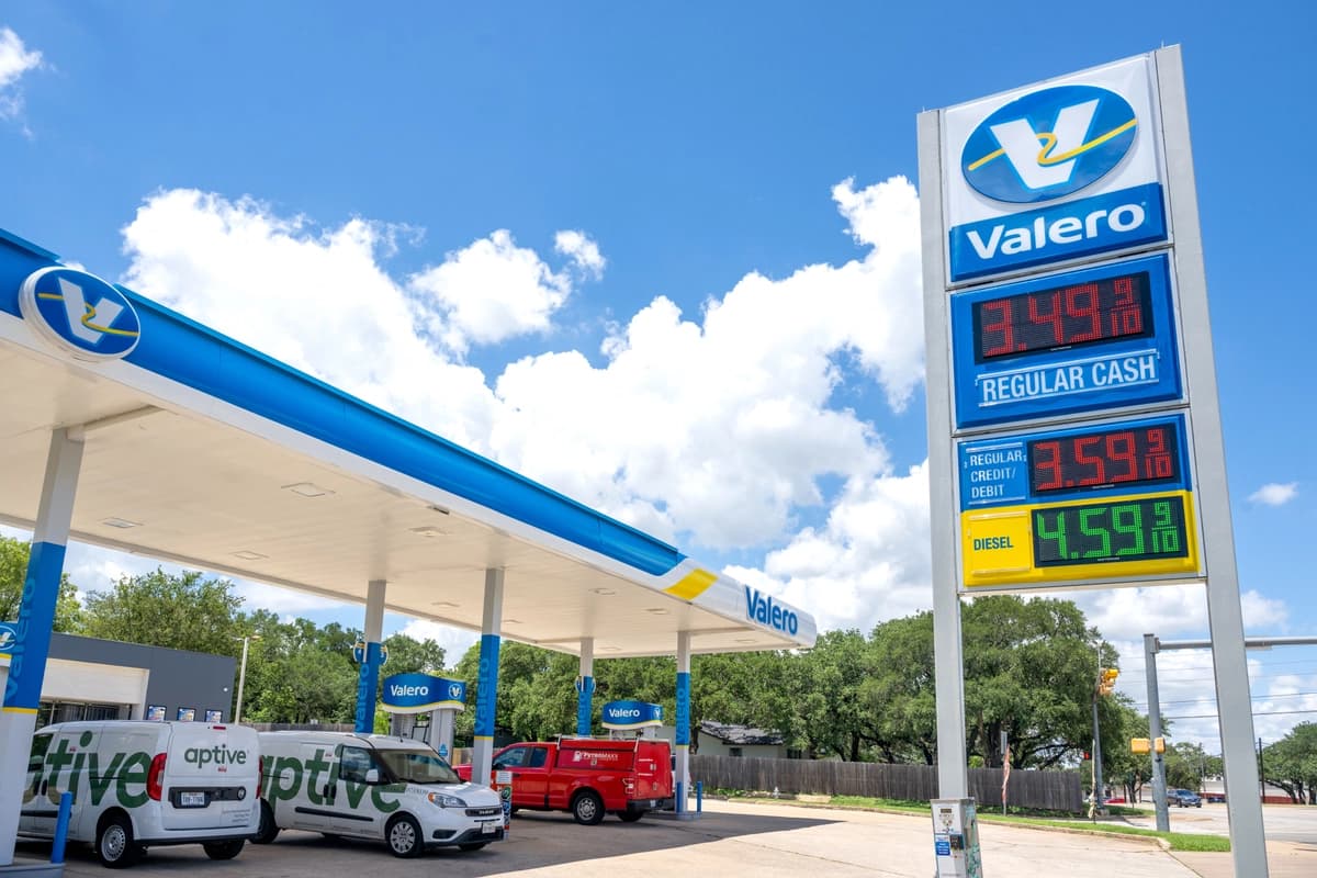 Precios de la gasolina Valero mostrados en Austin, Texas, el 16 de junio de 2026. (Brandon Bell/Getty Images).