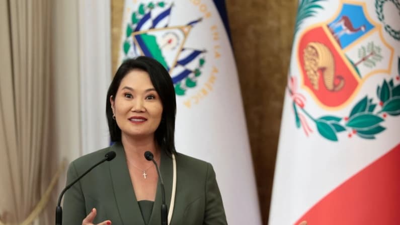 Fujimori recorre megacárcel en El Salvador y busca replicar su modelo de seguridad en el país